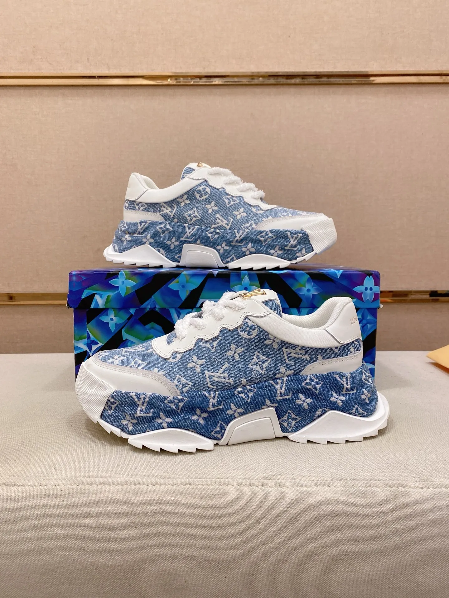 Factory price 600💰 Louis Vuitton (Louis Vuitton/lv) official website 1:1 copy 👊🏻Upper 🇮🇹Imported cowhide🇩🇪Lining imported breathable mesh lining. The original outsole is molded to reflect the identity of every man, and the upper foot is elegant and stable🚶🏻🚶🏻The high-end custom counter original replica📯The shoe last remains unchanged regardless of wind and rain, and can withstand the verification of time🔍️,🔵 Size: 39-45. Can be customized 38-46 non-refundable and non-exchangeable!